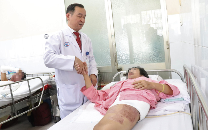 Kỳ tích ở Bệnh viện Chợ Rẫy: Cứu sống người bị giập nát một bên thân dưới