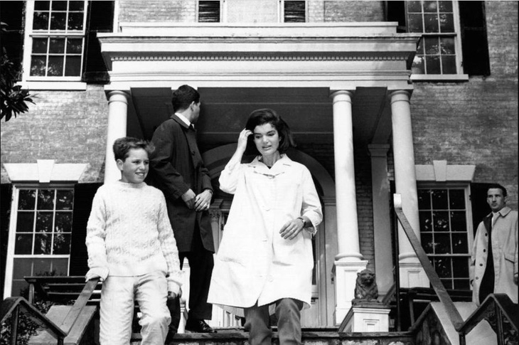 Biệt thự cố phu nhân Jackie Kennedy ở ngay sau khi rời Nhà Trắng đang được rao bán - Ảnh 1.