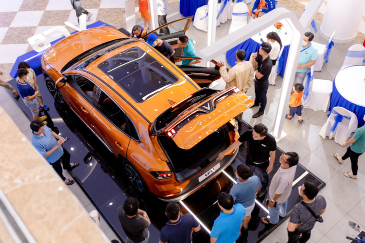 Các sự kiện trưng bày và lái thử xe điện VinFast thu hút rất nhiều người tham gia - Ảnh: Đ.H.