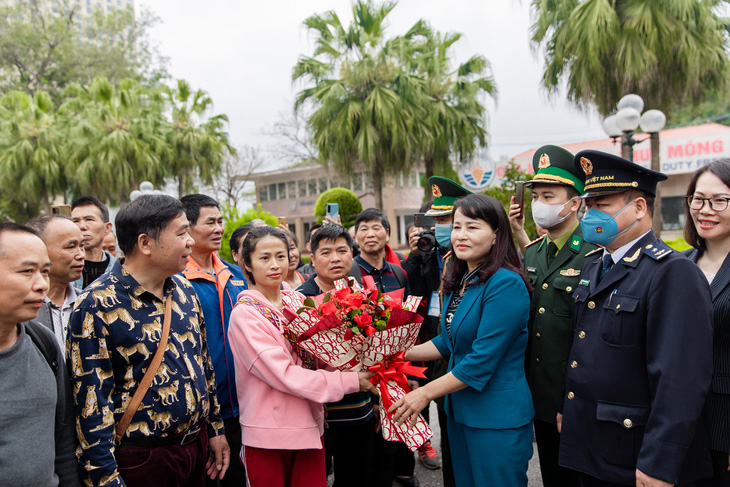 632 khách Trung Quốc sang Việt Nam qua cửa khẩu quốc tế Móng Cái - Ảnh 1.