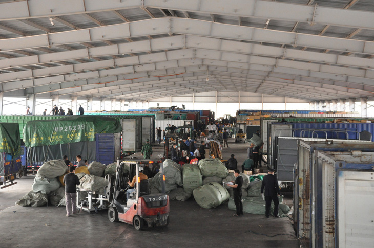 632 khách Trung Quốc sang Việt Nam qua cửa khẩu quốc tế Móng Cái - Ảnh 3.
