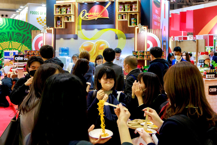Mì trộn Omachi xốt Spaghetti trình làng tại sự kiện thực phẩm Nhật Bản - Ảnh 1.