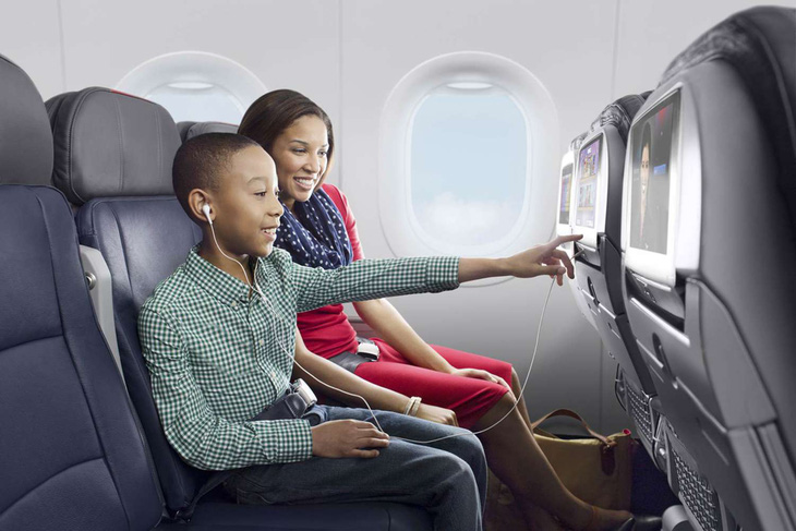 USDOT đề xuất sớm thông qua luật cấm các hãng hàng không thu phí chỗ ngồi gia đình - Ảnh 1.