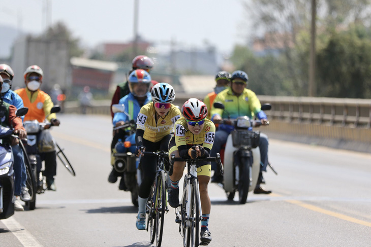 Xuân Thảo thắng chặng 8 Giải xe đạp nữ quốc tế Bình Dương - Ảnh 1.