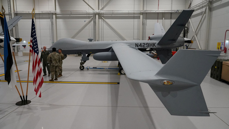 Một chiếc drone MQ-9 Reaper của Không quân Mỹ trong kho chứatại căn cứ không quân Amari ở Estonia - Ảnh: Reuters