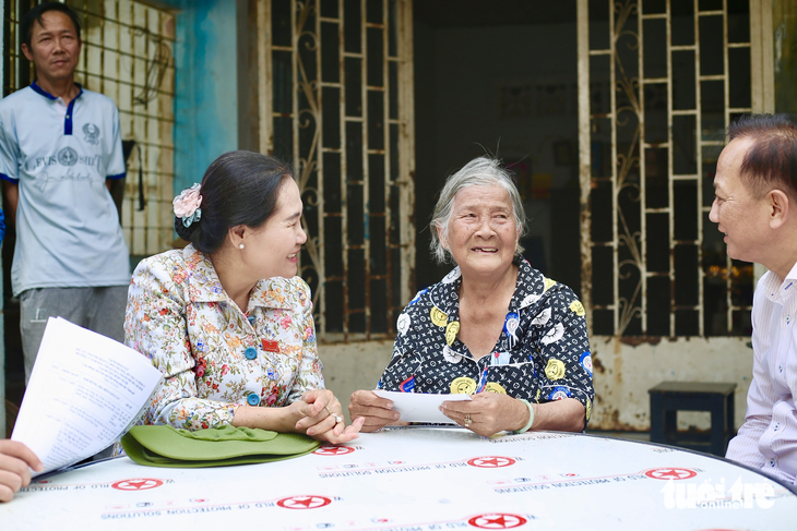 Chủ tịch HĐND TP đến nhà dân nghe ý kiến về bồi thường dự án vành đai 3 - Ảnh 1.