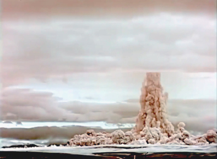 Quả cầu lửa trong vụ thử nghiệm bom Tsar Bomba ngày 30-10-1961 - Ảnh: ROSATOM