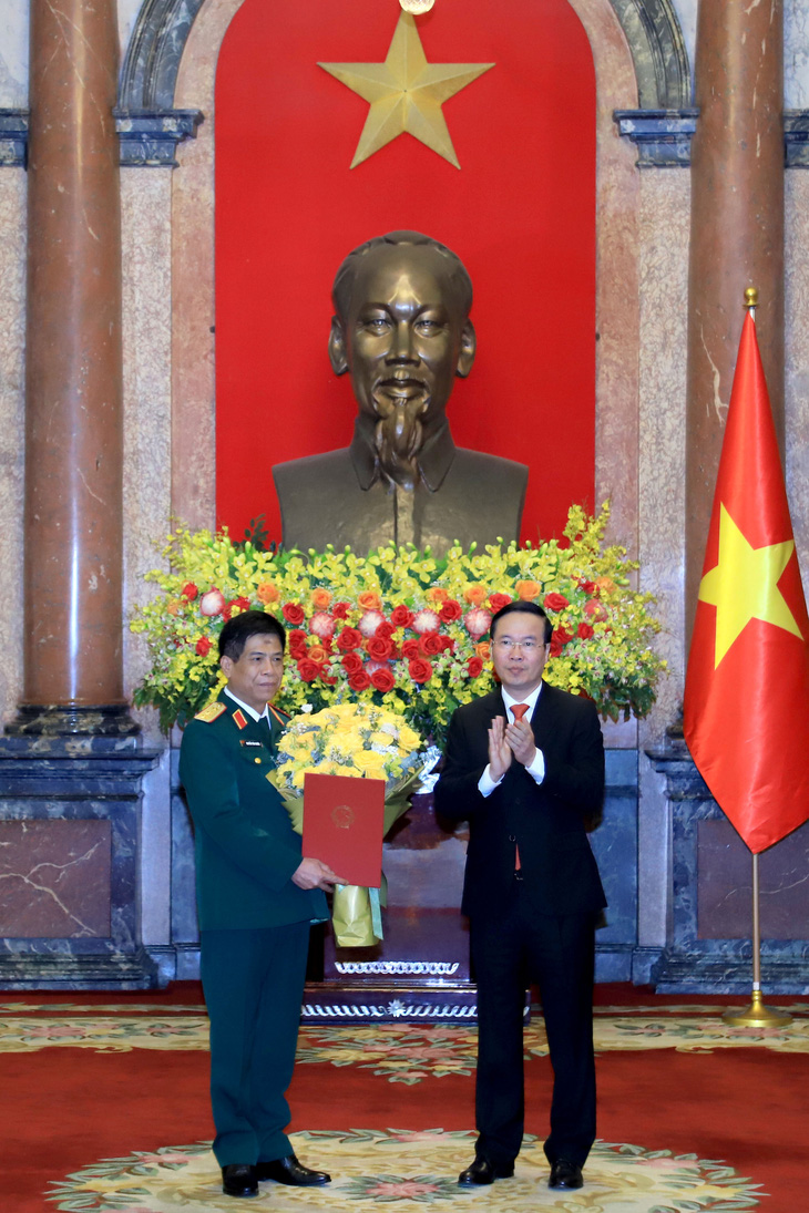 Chủ tịch nước trao quyết định thăng quân hàm thượng tướng cho ông Nguyễn Văn Nghĩa - Ảnh 1.