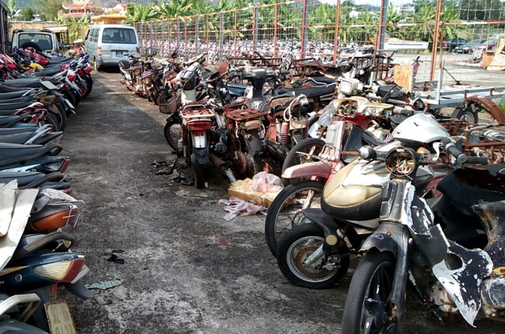 Bãi tạm giữ xe vi phạm của Công an Đà Nẵng đông đúc - Ảnh: TRƯỜNG TRUNG