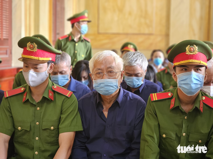 Gây thất thoát 5.518 tỉ đồng cho DAB, ông Trần Phương Bình lãnh thêm 20 năm tù - Ảnh 1.