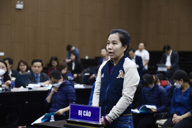 Bị cáo Hà Thành tự bào chữa tại tòa - Ảnh: DANH TRỌNG 