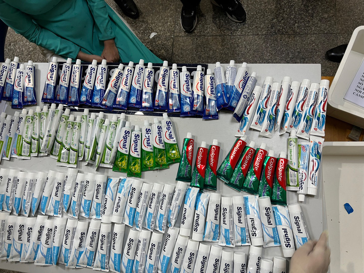 Vụ bắt 4 tiếp viên Vietnam Airlines: 11,4kg ma túy trong các tuýp kem đánh răng - Ảnh 5.