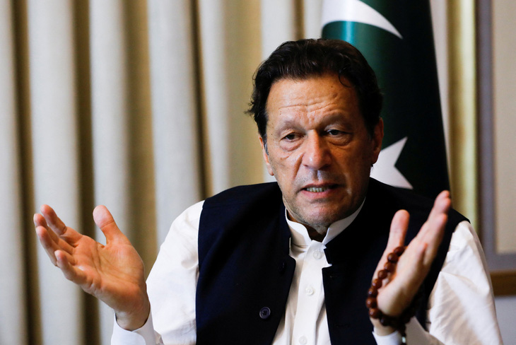 Cựu thủ tướng Pakistan hầu tòa, lo sợ bị bắt - Ảnh 1.