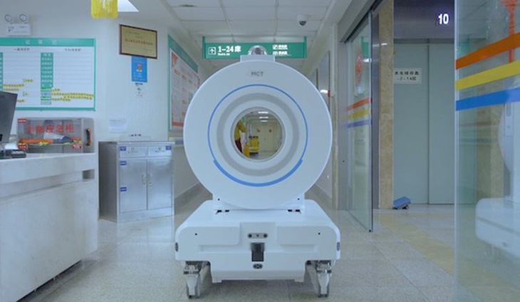 Máy chụp CT tự động đi tận giường bệnh nhân - Ảnh 1.