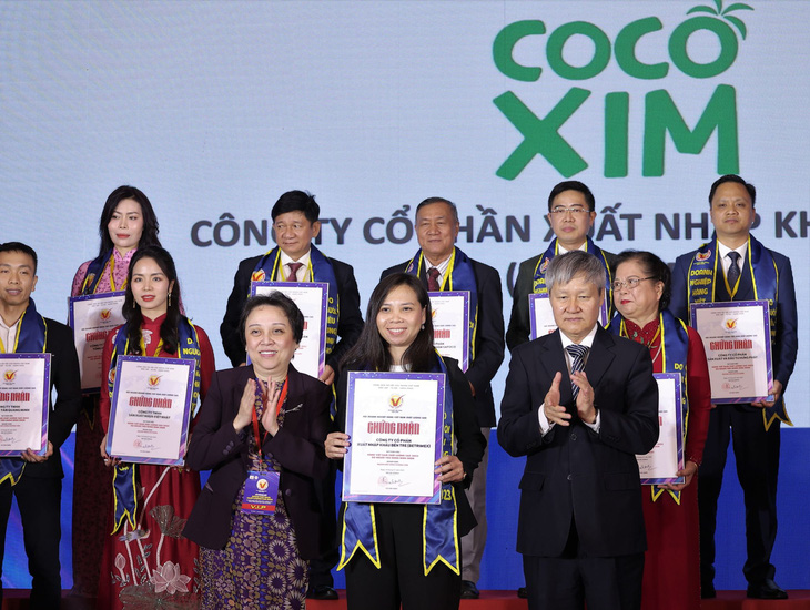 Cocoxim 6 năm liên tiếp đạt danh hiệu Hàng Việt Nam chất lượng cao - Ảnh 1.