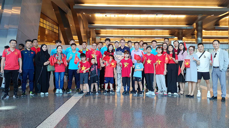 HLV Troussier và đội tuyển U23 Việt Nam đã đến Qatar - Ảnh 5.