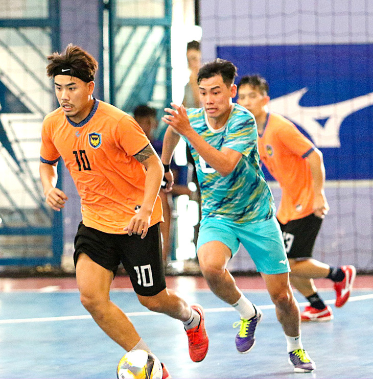 Đương kim vô địch Sahako (trái) trong trận giao hữu với CLB Thái Sơn Nam để chuẩn bị cho giải - Ảnh: Sahako FC