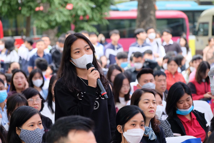 Học sinh đặt câu hỏi tại buổi tư vấn tuyển sinh - Ảnh minh họa: NGUYÊN BẢO