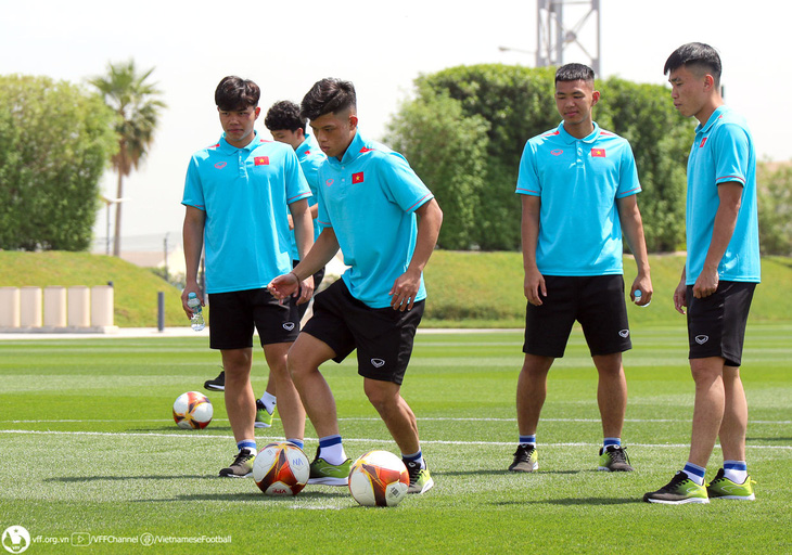 U23 Việt Nam tập trên sân Argentina từng vô địch World Cup 2022 - Ảnh 1.
