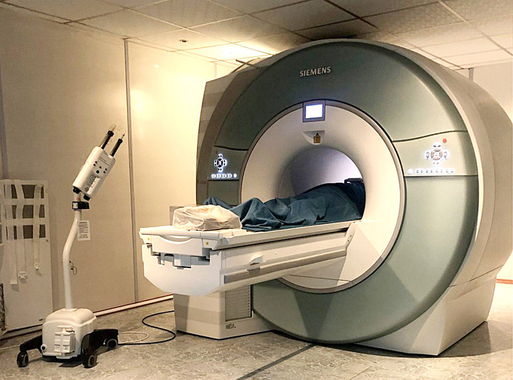 Máy chụp cộng hưởng từ (MRI) duy nhất ở Bệnh viện Ung bướu Đà Nẵng bị hỏng - Ảnh: T.B.V