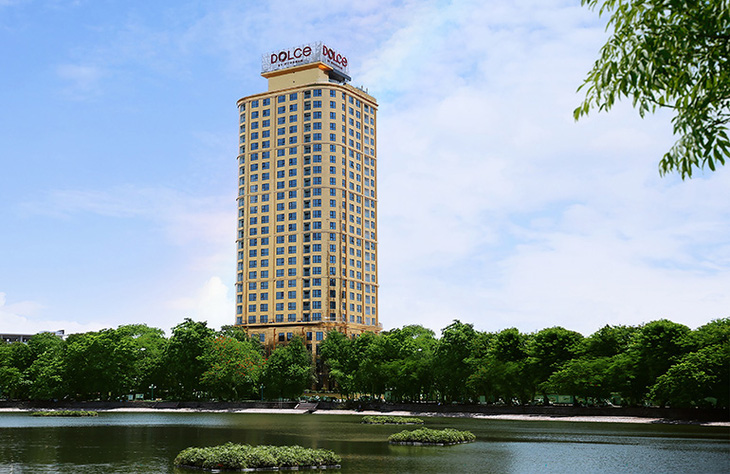Khách sạn dát vàng ở Hà Nội sẽ bán cho tỉ phú nước ngoài - Ảnh 1.