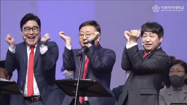 Hội Giáo sư đại học Hàn nhún nhảy cover theo hit của thần tượng gây sốt - Ảnh 1.