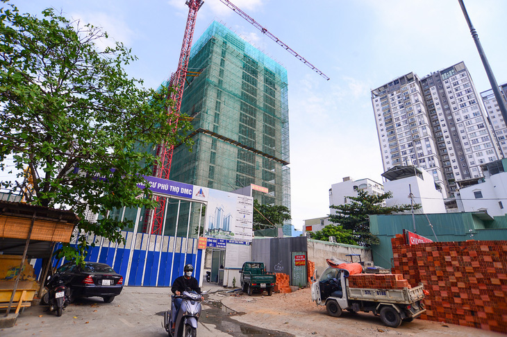 Dự án nhà ở xã hội Lý Thường Kiệt (Phú Thọ DMC) đang được xây dựng ở quận 10, TP.HCM chiều 1-3 - Ảnh: QUANG ĐỊNH