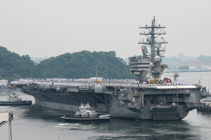 Mỹ luân chuyển tàu sân bay ở Nhật giữa lúc eo biển Đài Loan căng thẳng - Ảnh 1.