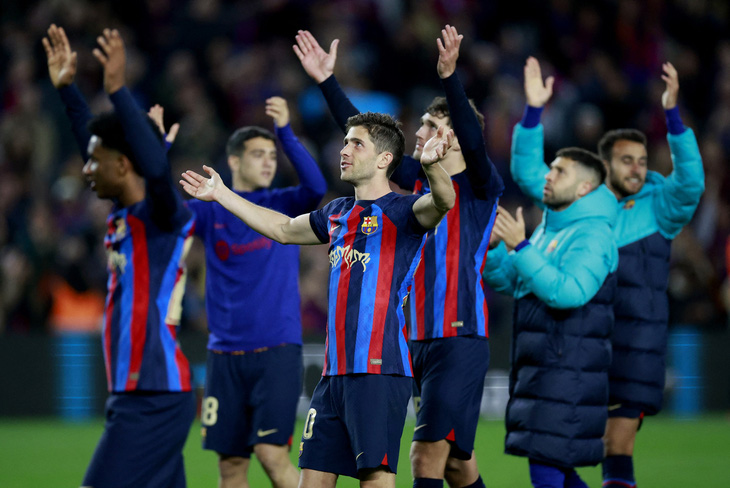 Niềm vui của cầu thủ Barca sau chiến thắng trước Real Madrid - Ảnh: Reuters