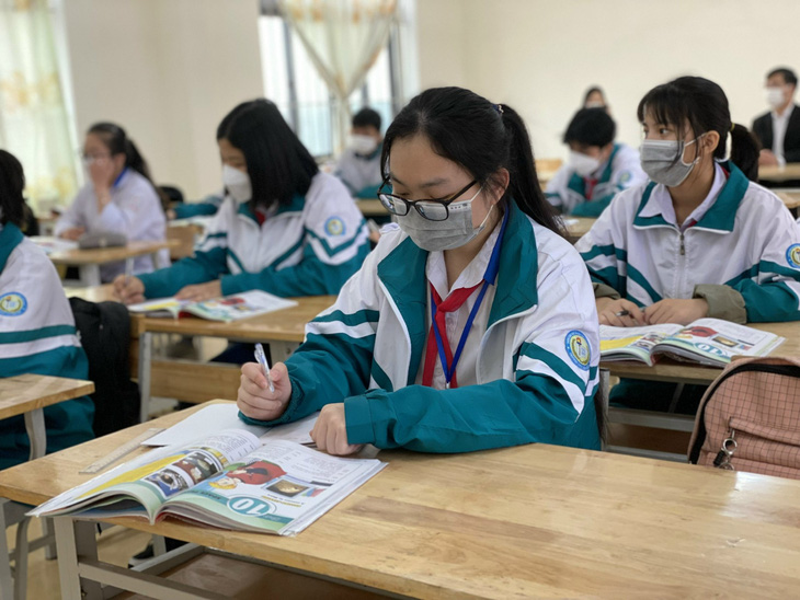 Học sinh lớp 12 Hà Nội sẽ làm bài kiểm tra khảo sát theo đề chung - Ảnh 1.