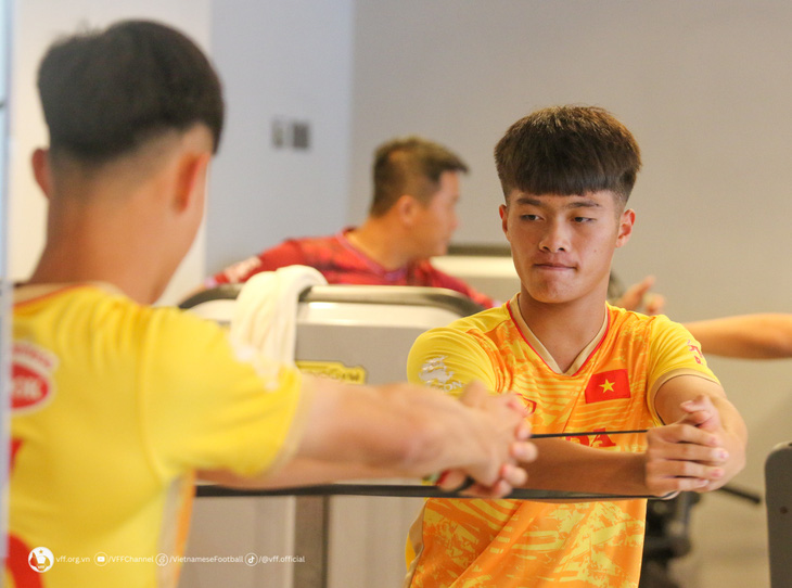 U23 Việt Nam tăng cường tập gym trước trận gặp U23 Iraq - Ảnh 3.