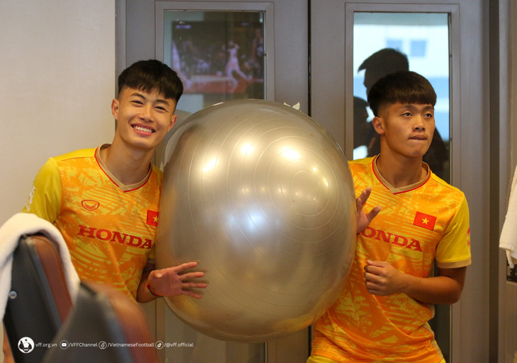 U23 Việt Nam tăng cường tập gym trước trận gặp U23 Iraq - Ảnh 1.