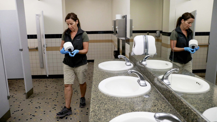 Nhiều bang tại Mỹ từ lâu đã cấmthu phí đi vệ sinh công cộng - Ảnh: AP