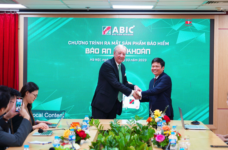 Lễ ra mắt sản phẩm bảo an tài khoản của Bảo hiểm Agribank hôm 21-3. Ảnh ABIC.