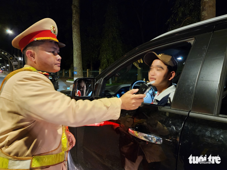 Qua vụ giám đốc sở nhậu xỉn lái xe, lãnh đạo tỉnh Đắk Nông nói "Không có vùng cấm, không xin xỏ đối với vi phạm nồng độ cồn".