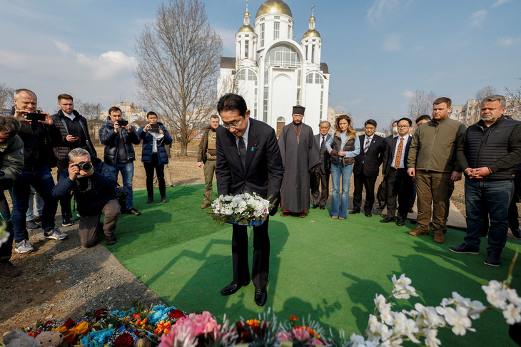 Thủ tướng Nhật Kishida tới khu vực thảm sát Bucha ở Ukraine - Ảnh 1.