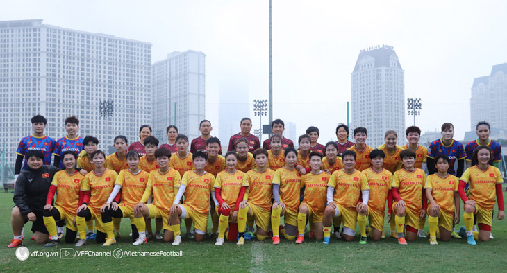 Đội tuyển nữ Việt Nam chọn 3 đội nam làm quân xanh - Ảnh 1.
