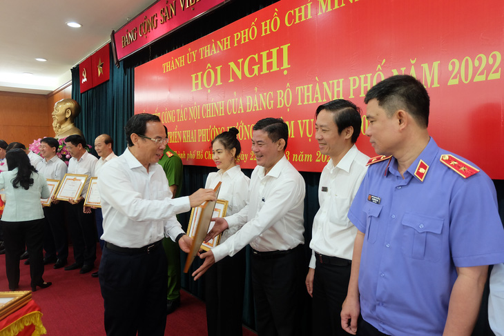 Bí thư Nguyễn Văn Nên: Thường xuyên đôn đốc tiến độ giải quyết các vụ án - Ảnh 1.