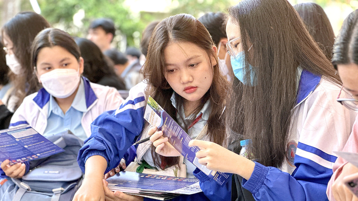 Học sinh Đắk Lắk tại chương trình tư vấn tuyển sinh - hướng nghiệp do báo Tuổi Trẻ tổ chức - Ảnh: T.TÂN