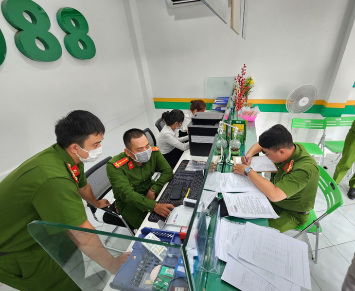 Công an Đà Nẵng đồng loạt kiểm tra các cơ sở kinh doanh F88 - Ảnh 1.
