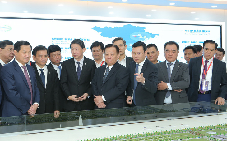 Bình Dương hợp tác 9 tỉnh nghiên cứu mở Khu công nghiệp Việt Nam - Singapore