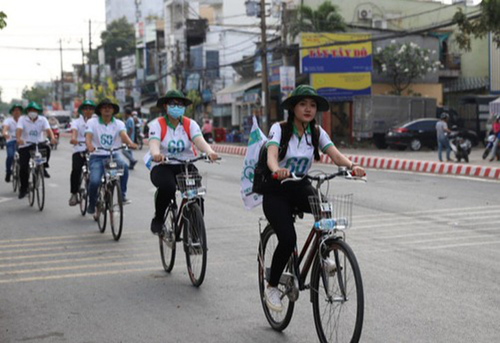 Ngành điện miền Nam thiết thực hưởng ứng Giờ Trái đất - Ảnh 3.