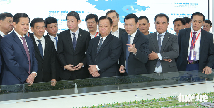 Bình Dương hợp tác 9 tỉnh nghiên cứu mở Khu công nghiệp Việt Nam - Singapore - Ảnh 3.