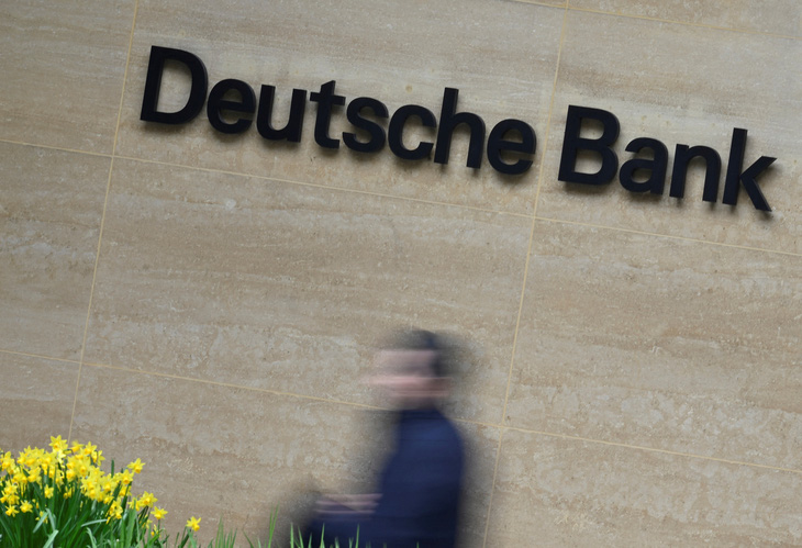 Châu Âu căng thẳng sau cú sốc Credit Suisse, cổ phiếu ngân hàng lao dốc - Ảnh 1.