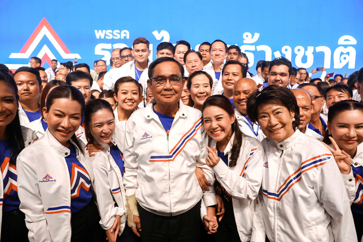 Ông Prayut tái tranh cử thủ tướng Thái Lan, có thể đối mặt con gái ông Thaksin - Ảnh 1.