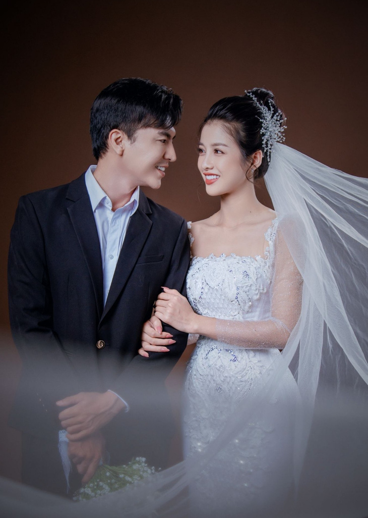 Ảnh cưới lung linh của Trình Mỹ Duyên và Steven Nguyễn - Ảnh 4.