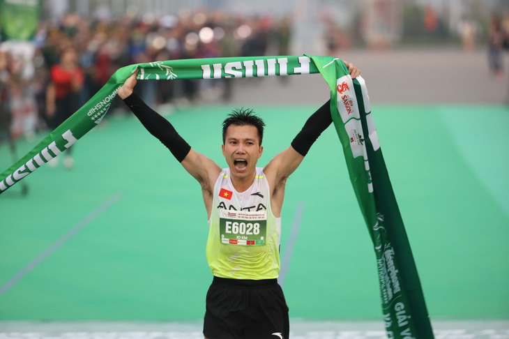 Hoàng Nguyên Thanh, Lê Thị Tuyết vô địch giải marathon quốc gia 2023 - Ảnh 8.