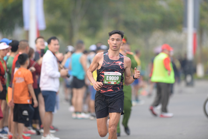 Hoàng Nguyên Thanh, Lê Thị Tuyết vô địch giải marathon quốc gia 2023 - Ảnh 3.