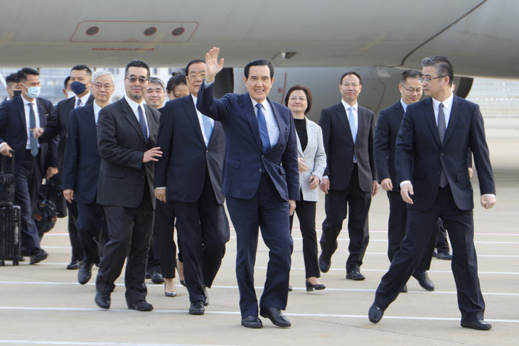 Cựu lãnh đạo Đài Loan đến Trung Quốc - Ảnh 1.
