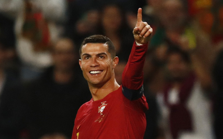 Ronaldo lập cú đúp, Bồ Đào Nha 
